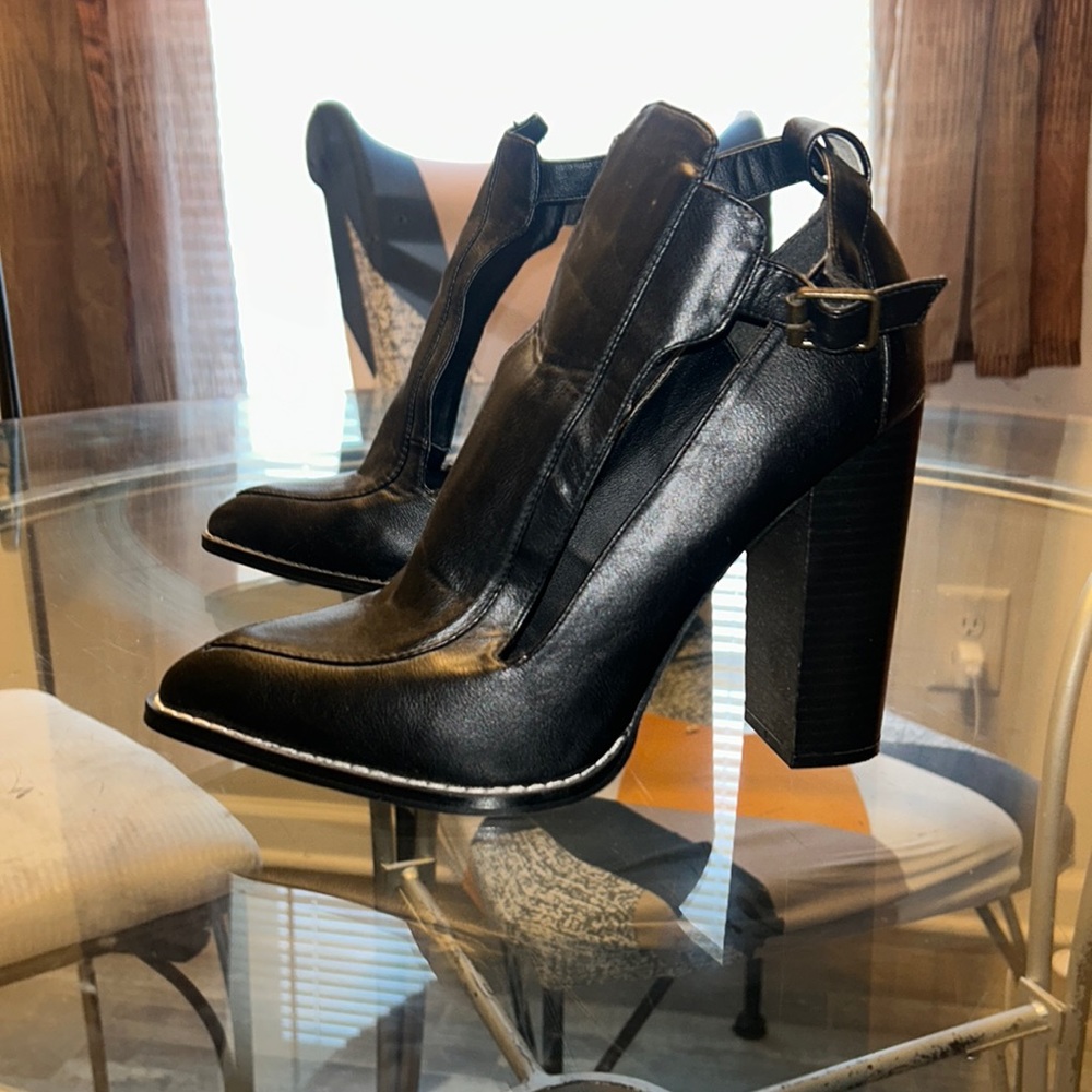 Liliana side cut pointy toe heels